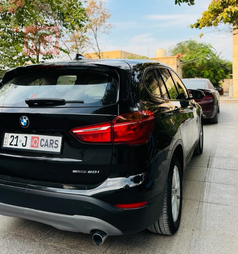 بی ئێم دەبڵیو X1